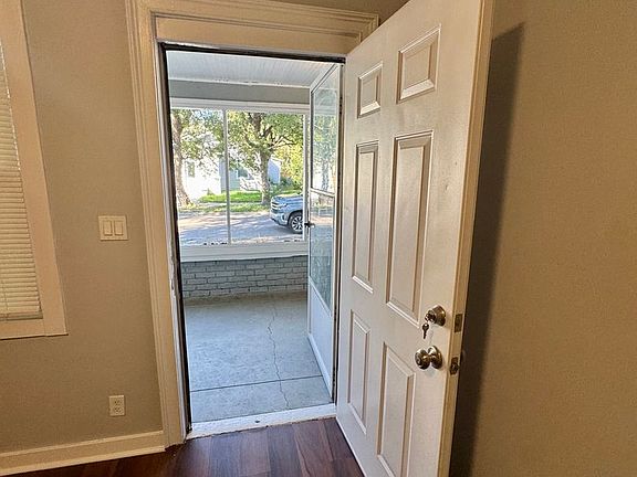 4th image of 324 W 17th St