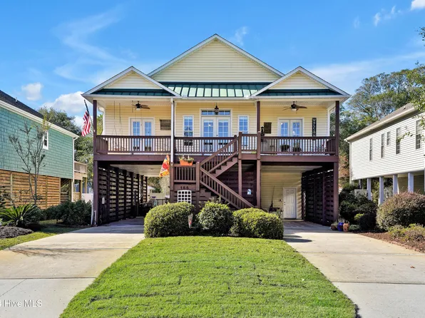 155 NE 8th Street, Oak Island, NC 28465