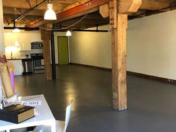 5th image of 900 E 1st St APT 207