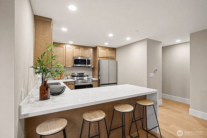 5th image of 3648 Francis Avenue N #B