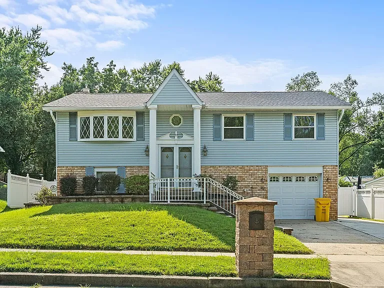 451 Century Vista Dr — Photo 2