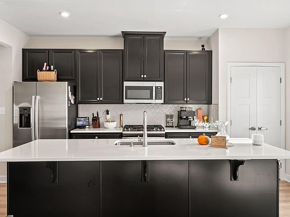 2nd image of 9019 Belinda Blvd