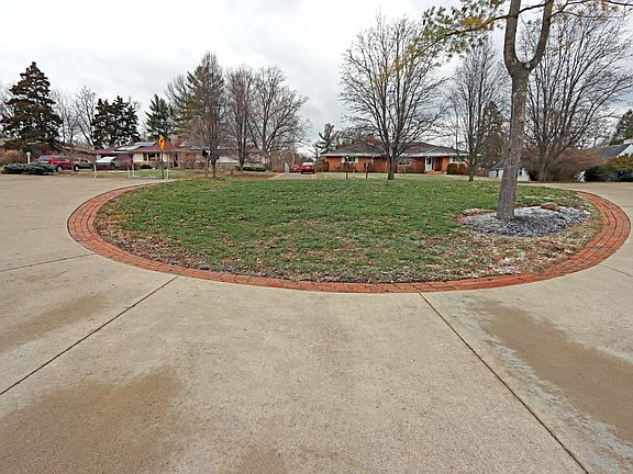 3rd image of 745 Highland Dr