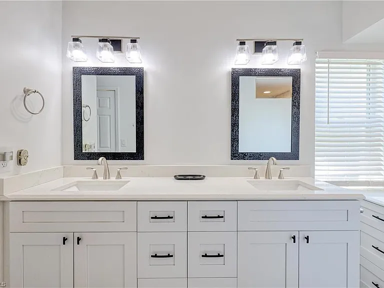 22589 Island Lakes Dr — Photo 19