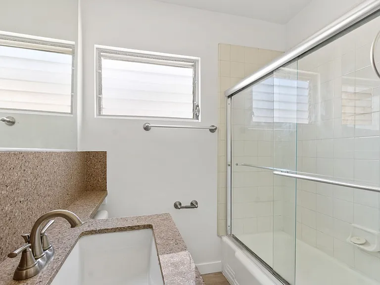 11615 Darlington, Prime Brentwood, Steps to San Vicente — Photo 17