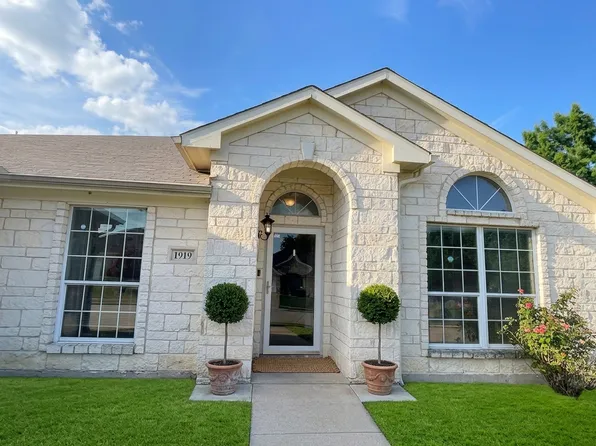 1919 Lennox Ln, Arlington, TX 76018