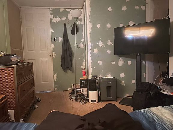 4th image of 136 Theresa Dr