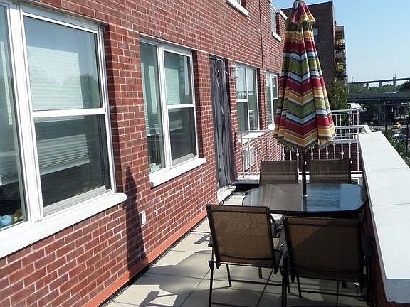 2nd image of 2548 Crescent St #5