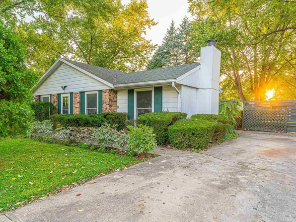 135 White Ave, Lincoln, IL 62656