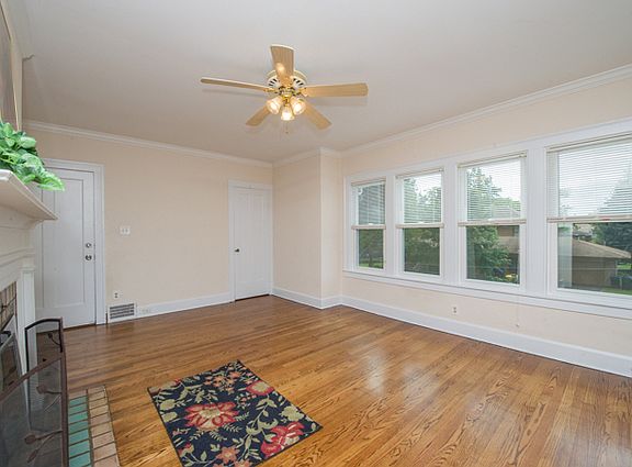 3rd image of 412 Douglas Ave #2