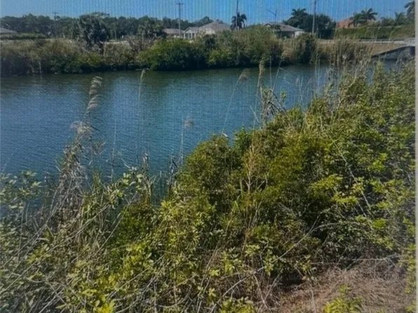 2312 NW 25th Ter, Cape Coral, FL 33993