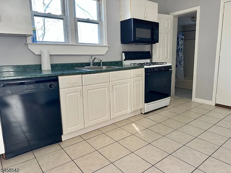 1 bed, 1.0 bath, $1,800 — Photo 2