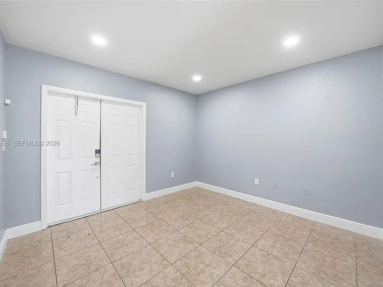 902 SW 8th Pl #902 — Photo 6