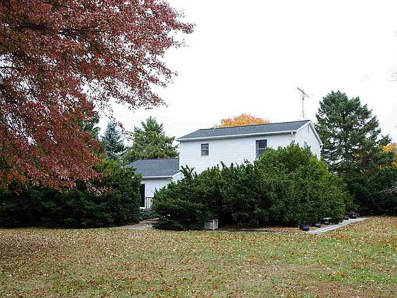 4th image of 2988 Lone Oak Dr