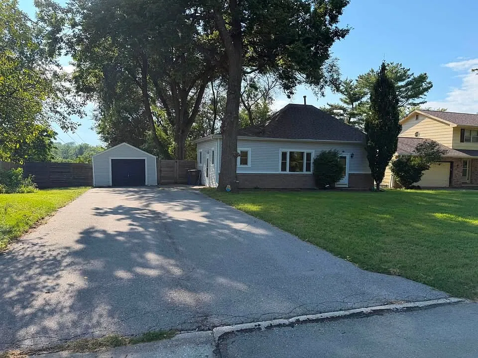 2 bed, 792 sqft, $1,500 — Photo 2