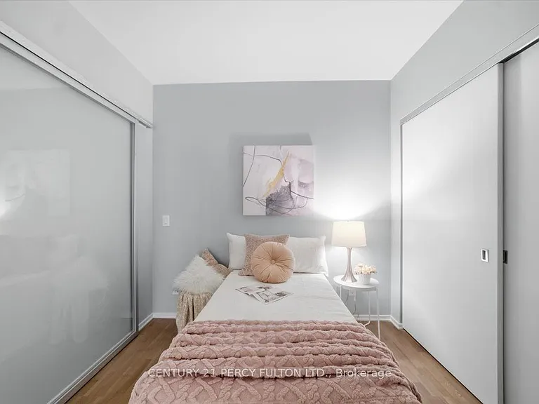 1 Bloor St E #313 — Photo 22