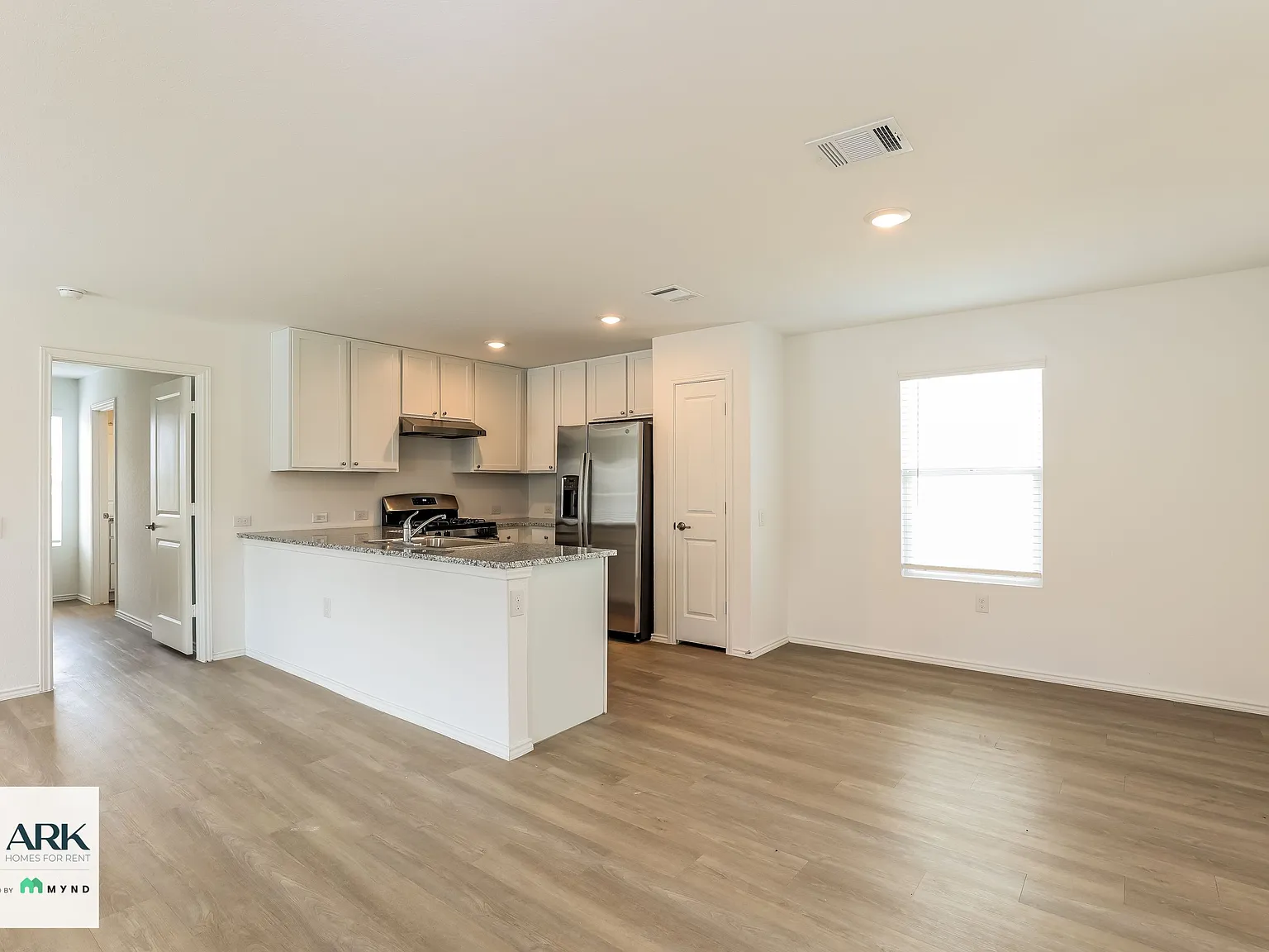 3 bed, 2.0 bath, 1450 sqft, $1,540 — Photo 2