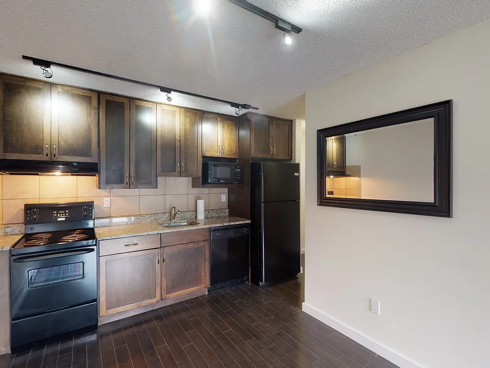 2010 11th Ave SW #303