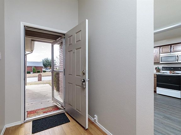 4th image of 516 Caravan Dr