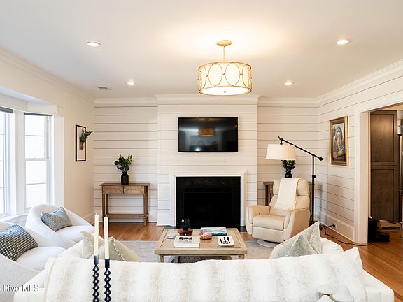 4th image of 309 Stradleigh Road