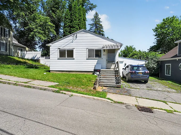 11 Spencer Ave — Photo 22