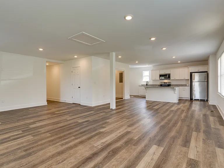 1812 Batts Blvd — Photo 5