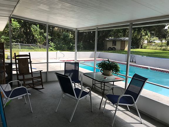 2nd image of 934 Cedar Dr