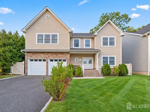 628 New Dover Rd, Colonia, NJ 07067