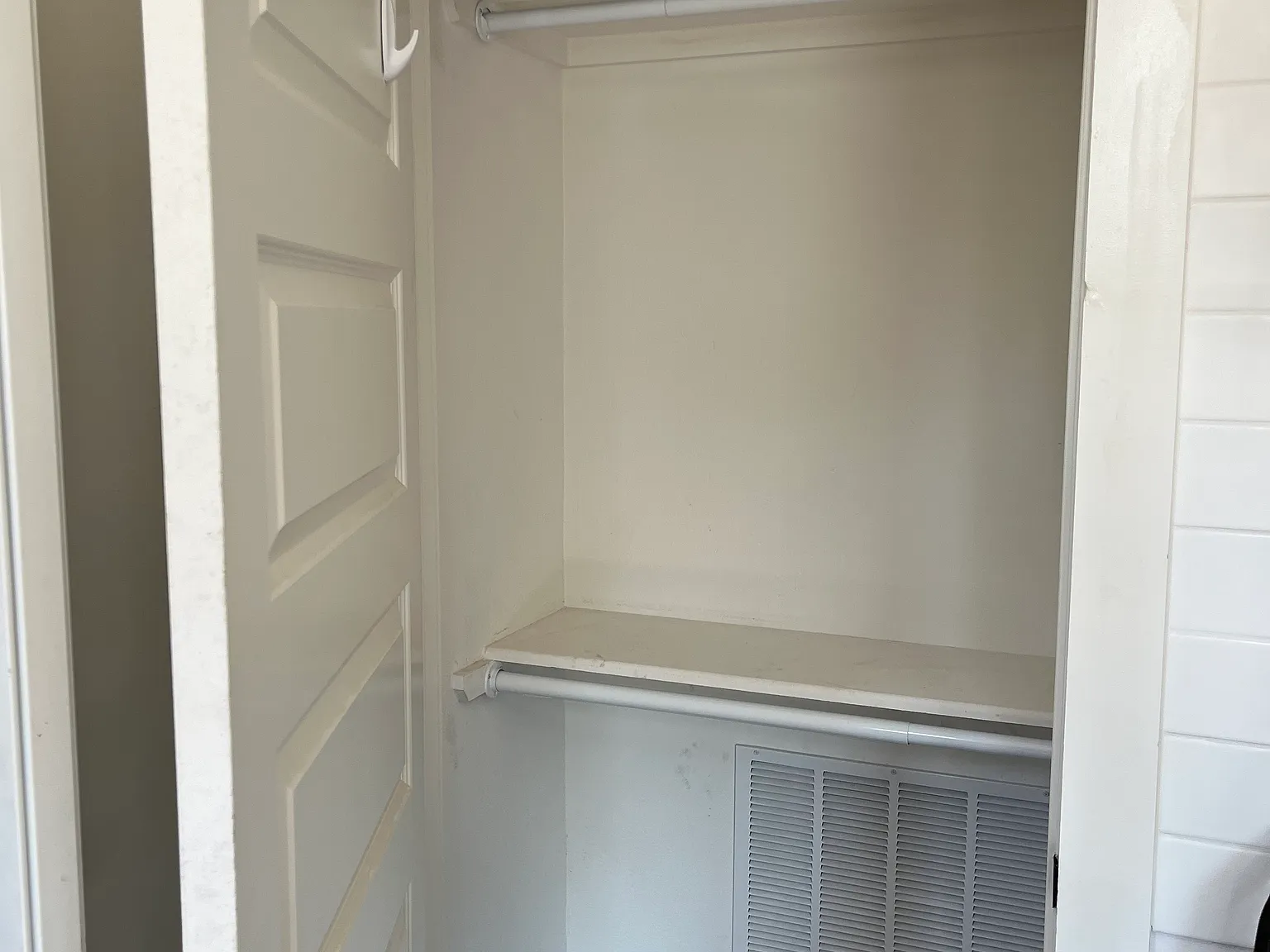 Studio, 150 sqft, $700 — Photo 4
