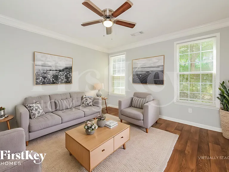 975 Treymont Way — Photo 3