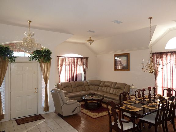 2nd image of 2321 Meredith Ln