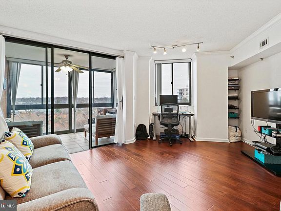 2nd image of 1001 N Randolph St APT 809