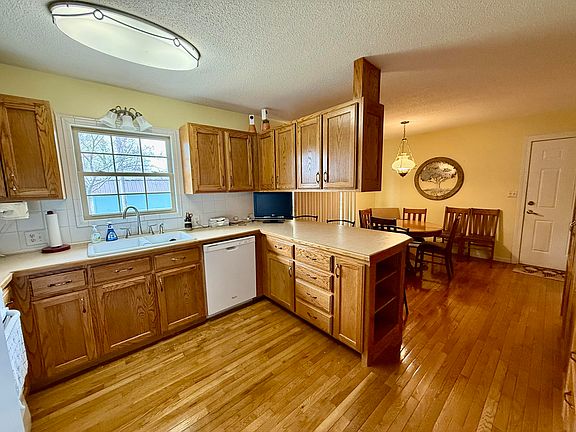 4th image of 1715 Dexter Ave
