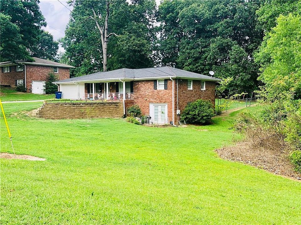 2nd image of 870 Briarwood Trl