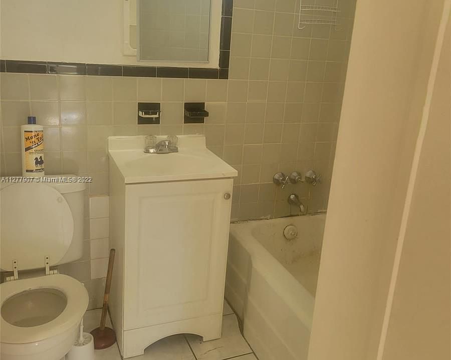 2nd image of 301 N 20th Ave #B8