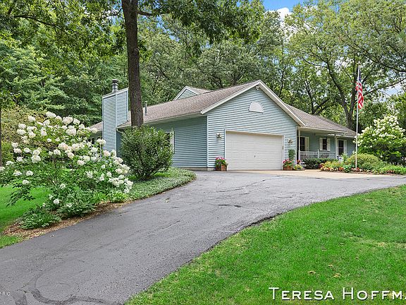 2nd image of 306 Sagamore Trl SE