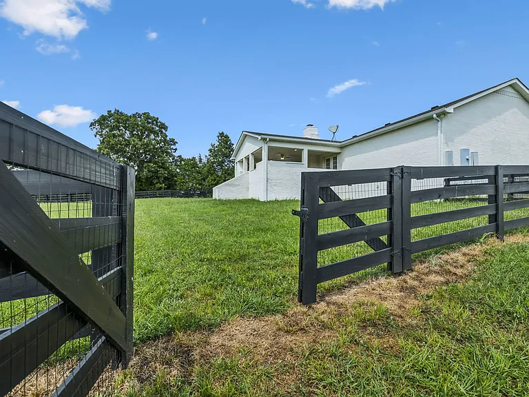 9021 Lane Rd — Photo 37