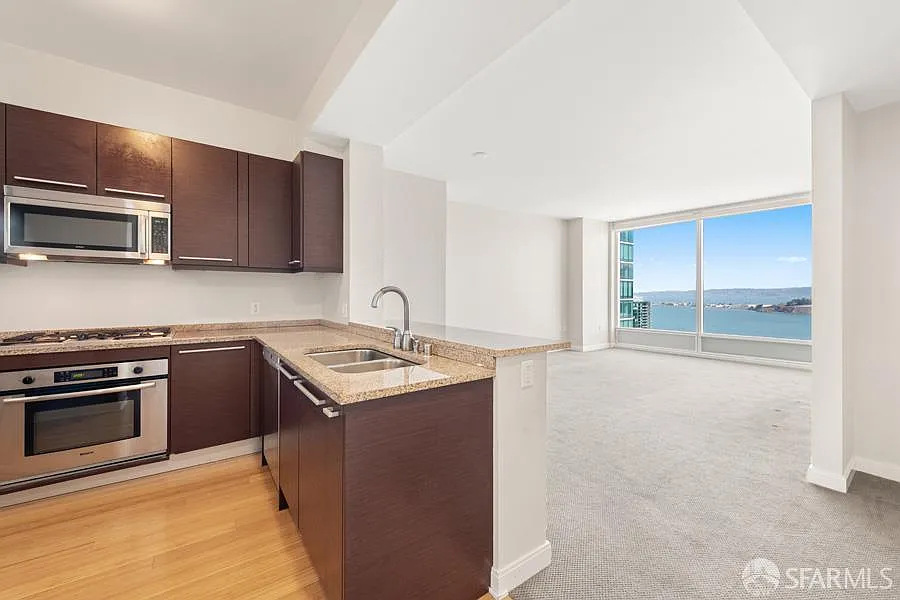 1 bed, 1.0 bath, 837 sqft, $6,500 — Photo 2