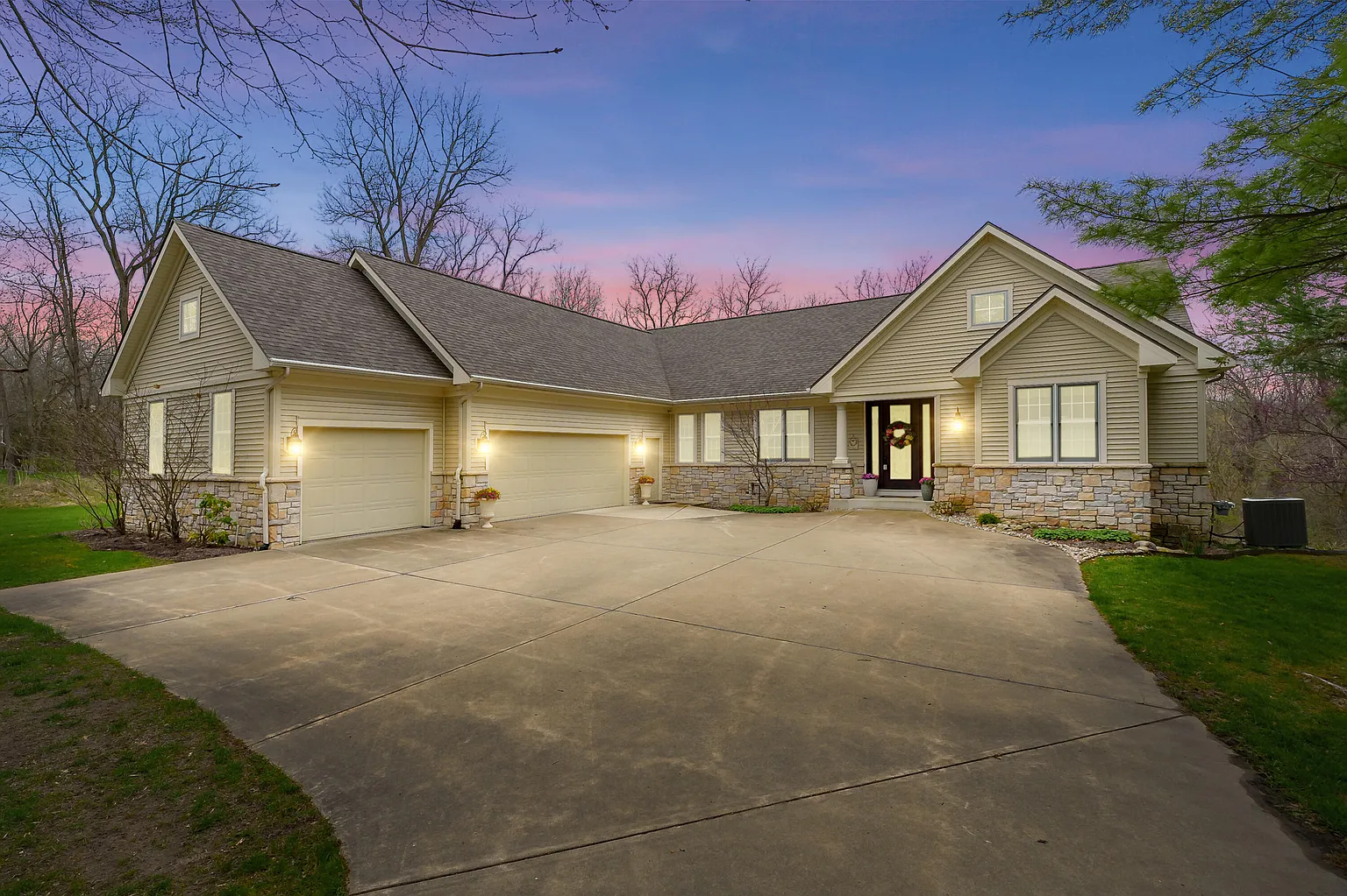 6229 E Bay Ln photo 1