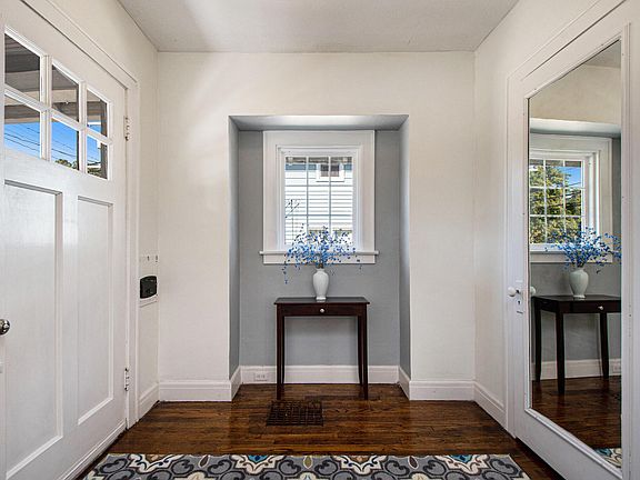 4th image of 1234 Fuller Ave SE