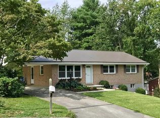 1010 Dundee Dr, Radford, VA 24141