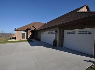 56 Mountain View Ct, Branson West, MO 65737