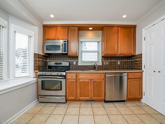 4th image of 1512 N Altadena Ave