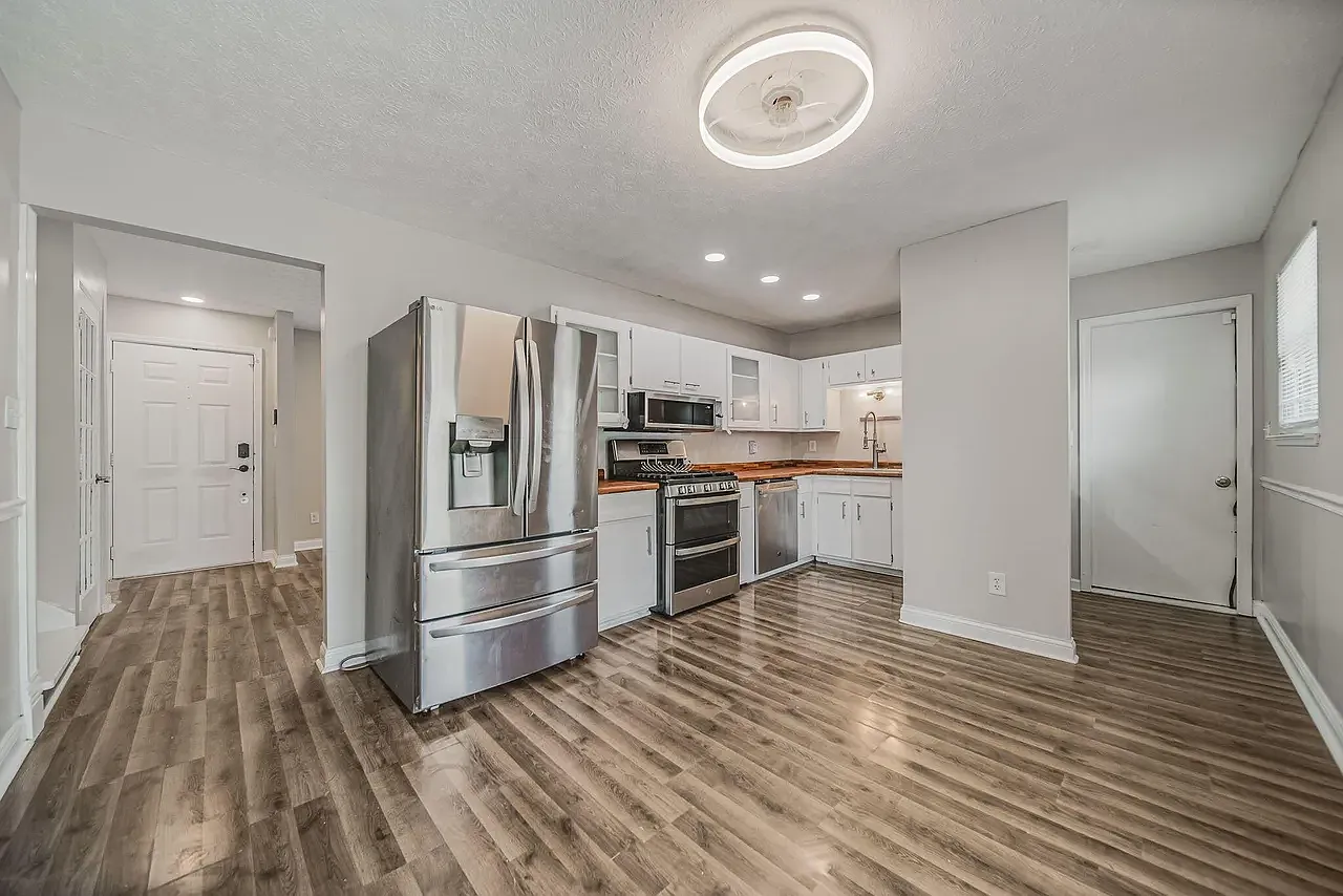 4 bed, 1176 sqft, $2,400 — Photo 4