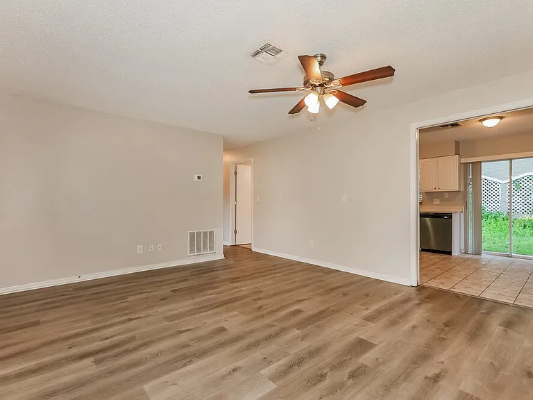 37340 Carter Ave — Photo 4
