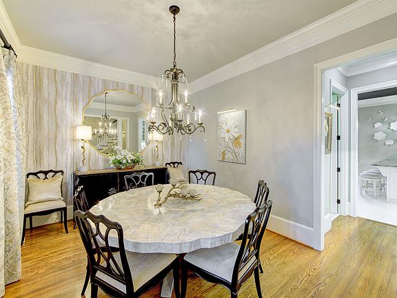 5th image of 586 Founders Park Dr W