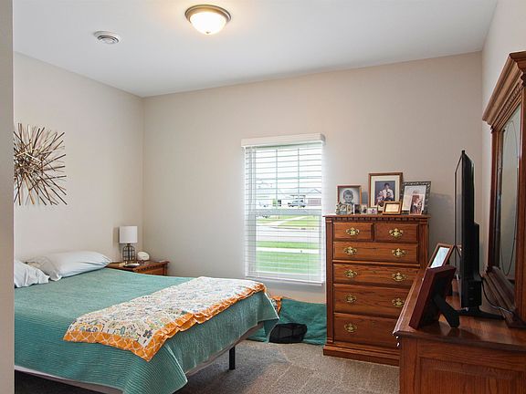3rd image of 58 Mulberry Loop NE