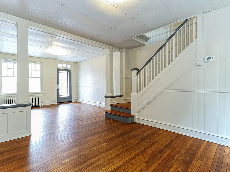 546 Manor St — Photo 2