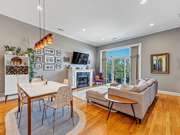 2nd image of 2934 W Montrose Ave Unit 303