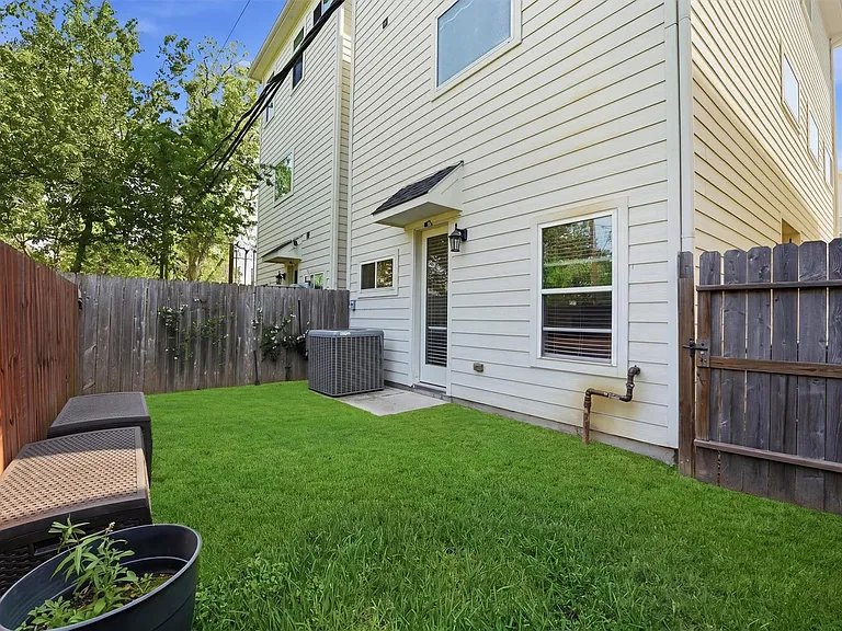 2057 Sherwood Forest St — Photo 28